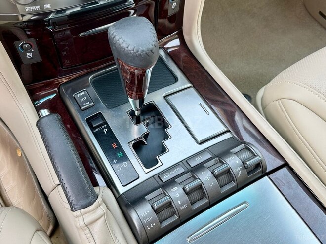 Lexus LX 570-16