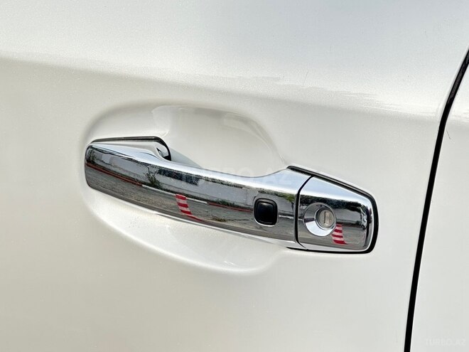 Lexus LX 570-21