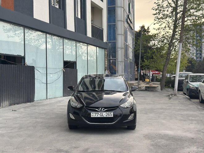 Hyundai Elantra-1