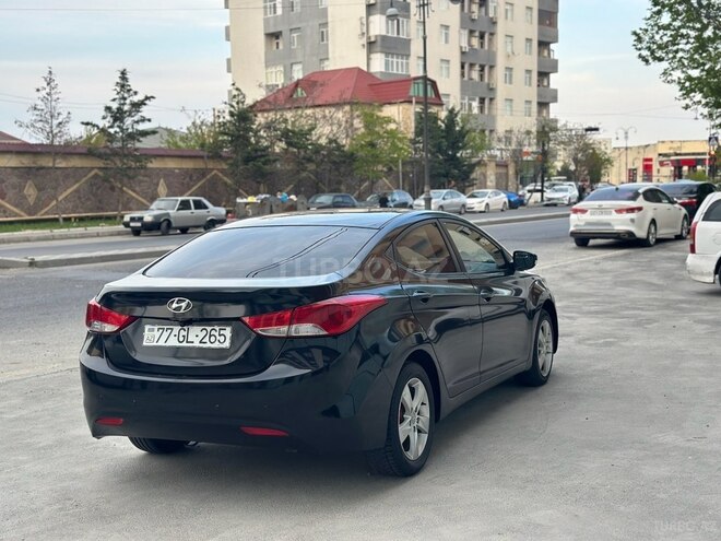 Hyundai Elantra-5