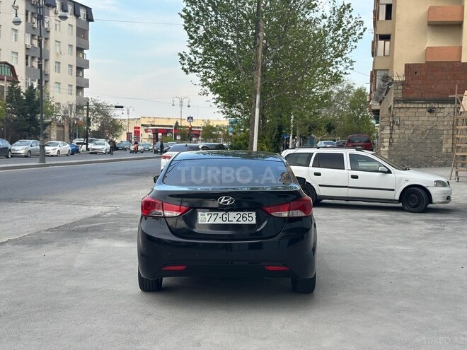 Hyundai Elantra-6