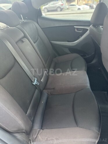 Hyundai Elantra-8