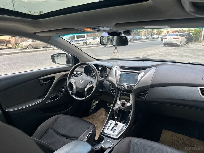 Hyundai Elantra-9
