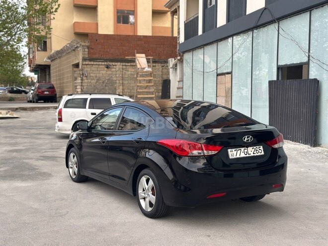 Hyundai Elantra-4
