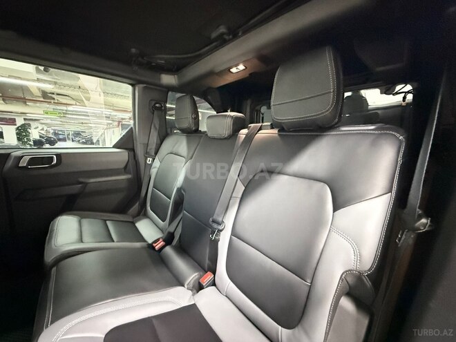 Ford Bronco-16