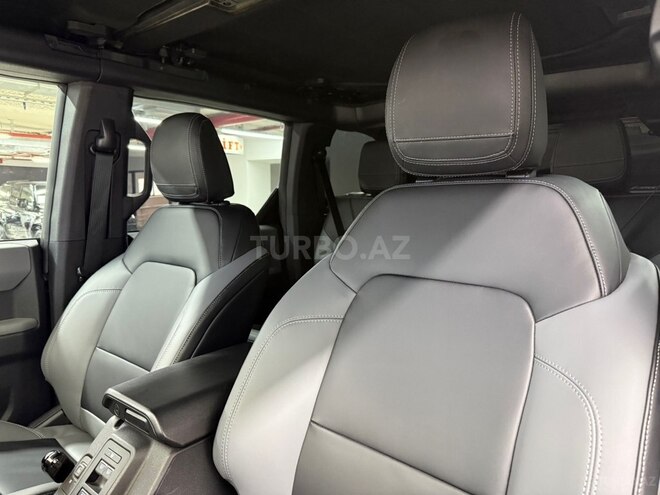 Ford Bronco-11