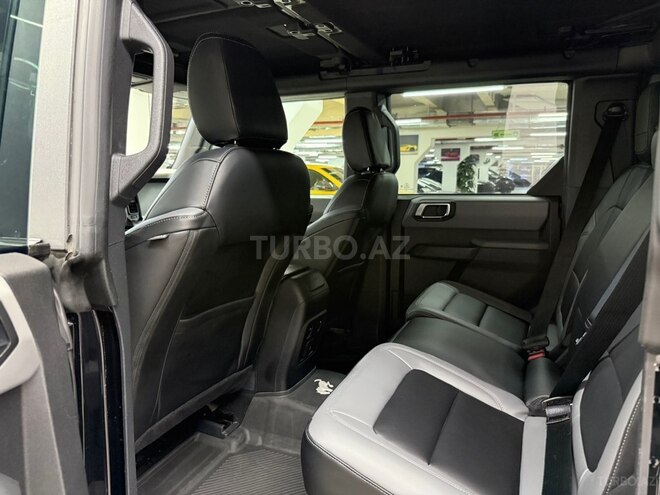 Ford Bronco-14