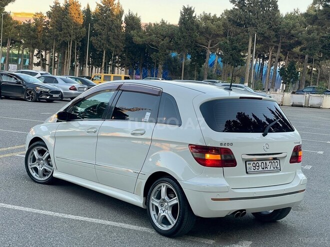 Mercedes B 200-4