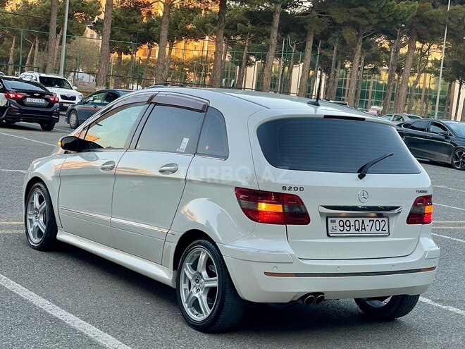 Mercedes B 200-13