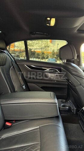 BMW 740-22