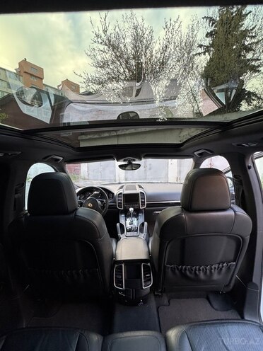 Porsche Cayenne-11