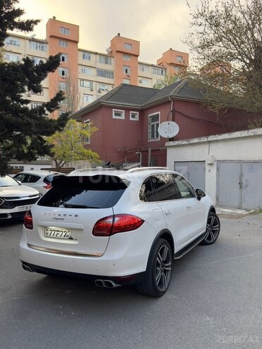 Porsche Cayenne-4