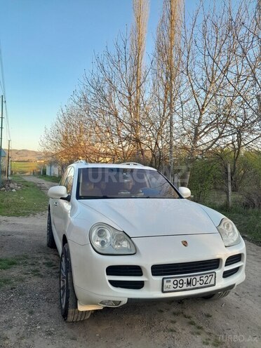 Porsche Cayenne-1