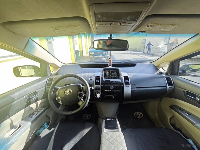 Toyota Prius-11