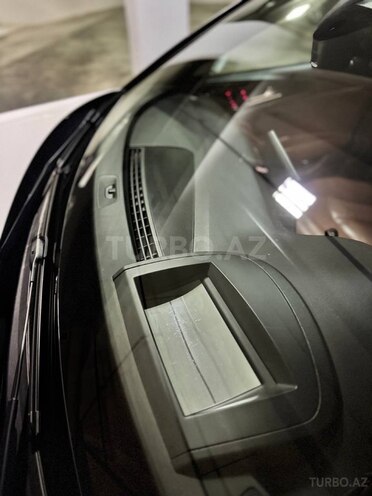 Audi A6-12