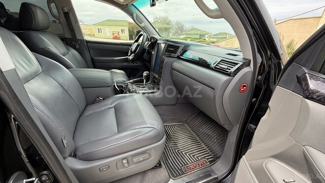 Lexus LX 570-19