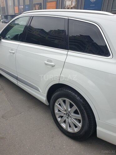 Audi Q7-4