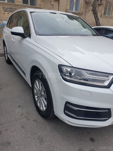 Audi Q7-3