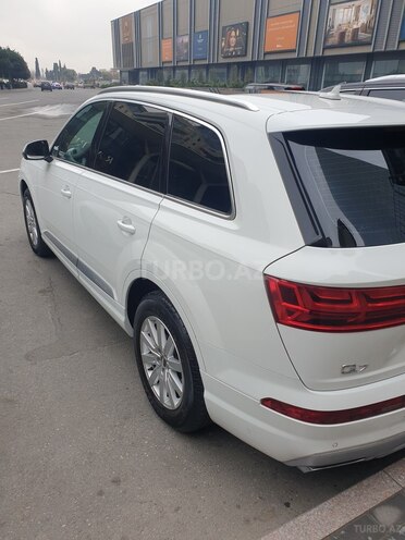 Audi Q7-9