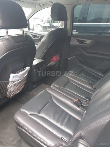 Audi Q7-7