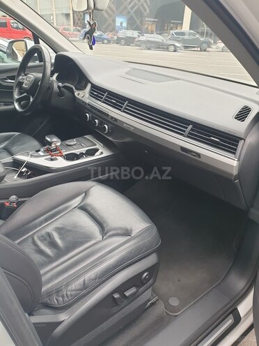 Audi Q7-5