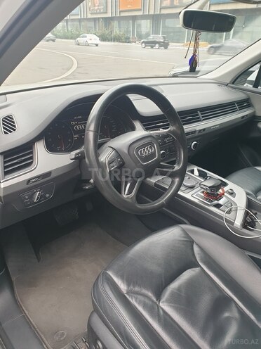 Audi Q7-6