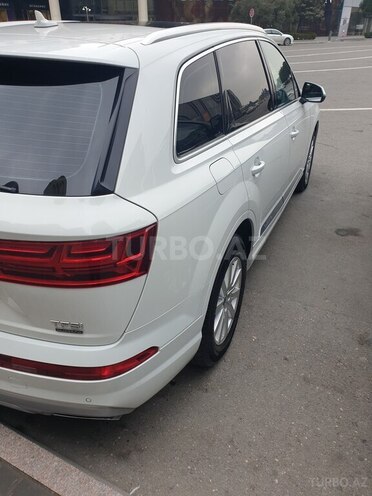 Audi Q7-10