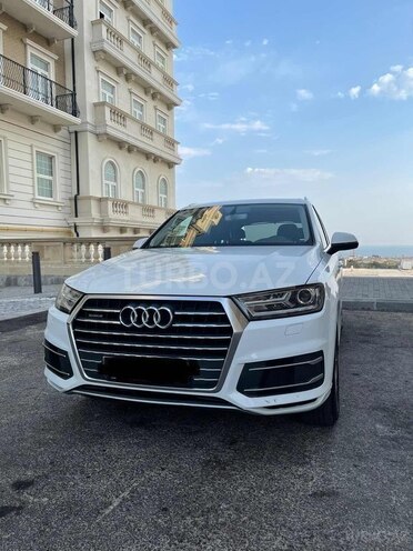 Audi Q7-1