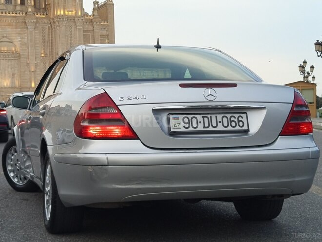 Mercedes E 240-2