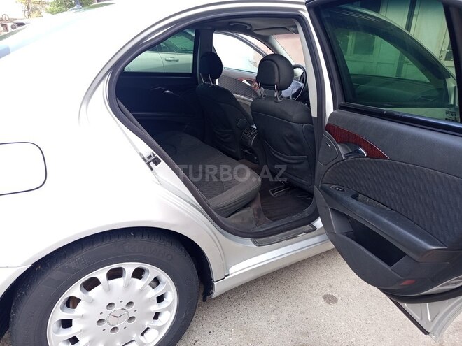 Mercedes E 240-13