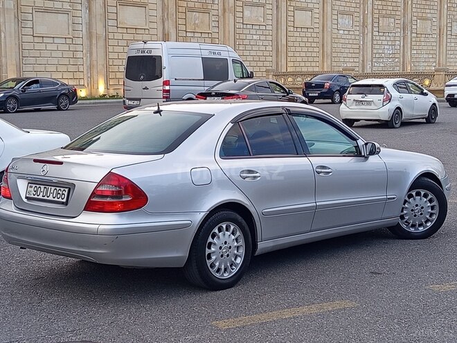 Mercedes E 240-3