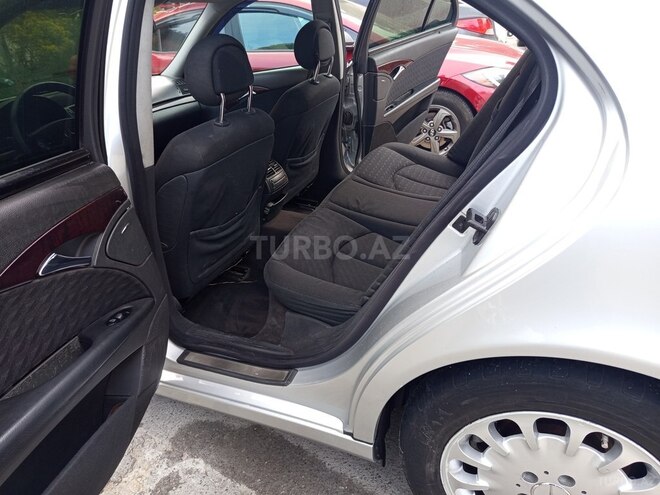 Mercedes E 240-11