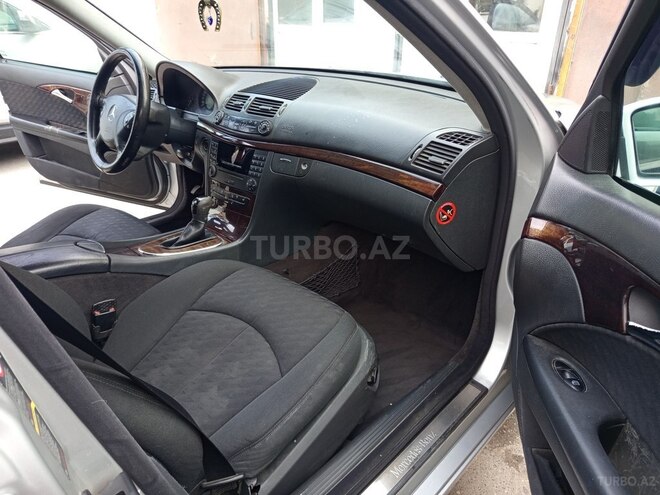 Mercedes E 240-16