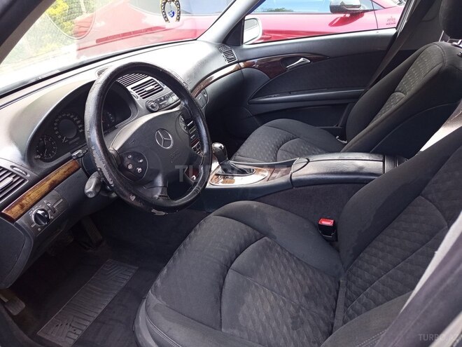 Mercedes E 240-17