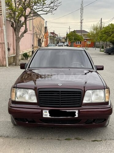 Mercedes 200 E-1