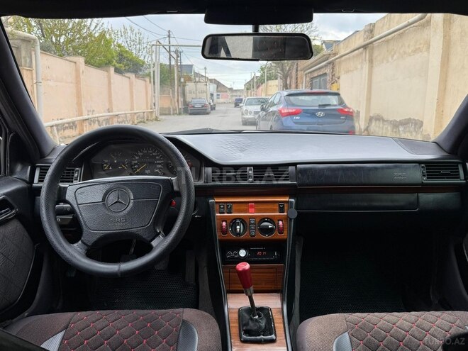 Mercedes 200 E-9