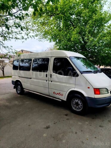 Ford Transit-4