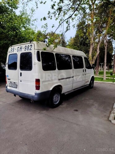 Ford Transit-5