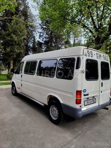 Ford Transit-6