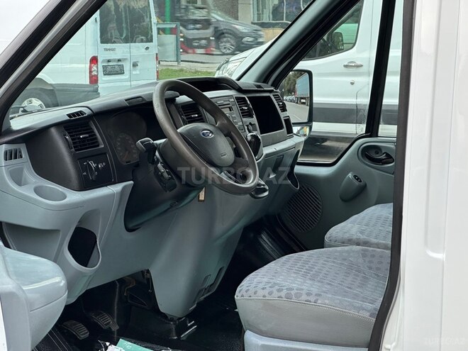 Ford Transit-7