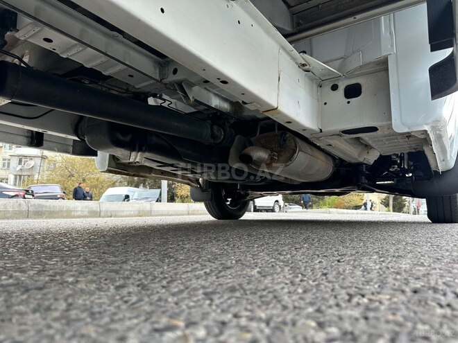 Ford Transit-13