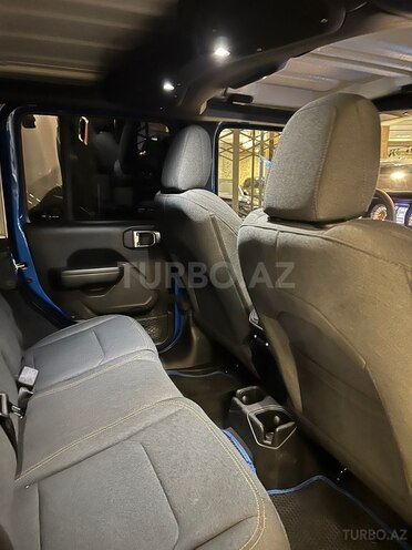 Jeep Wrangler-12