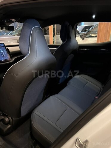 Volvo EX30-11