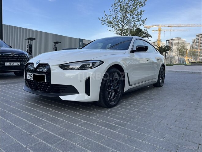 BMW i4-2