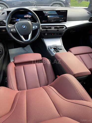 BMW i4-8