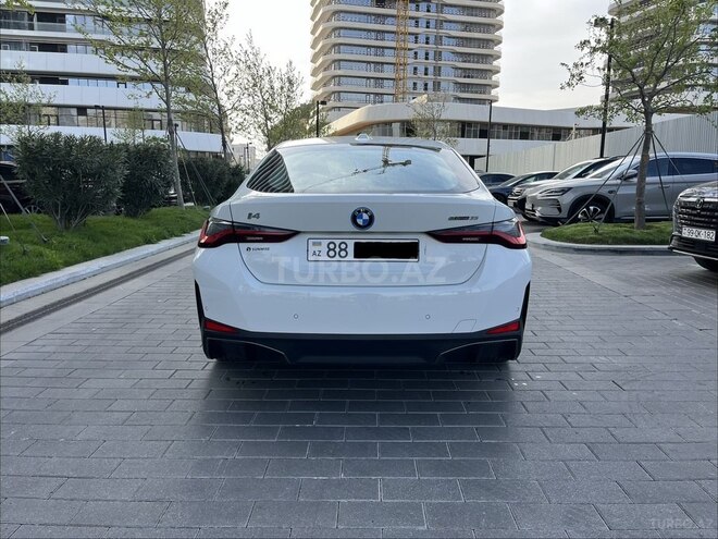 BMW i4-5