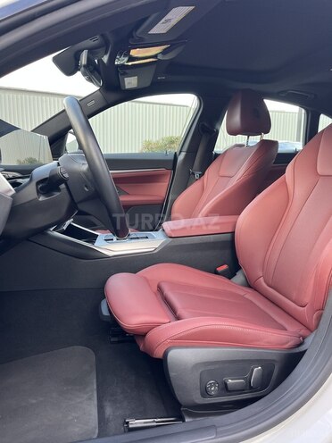 BMW i4-10