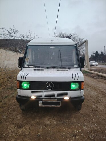 Mercedes 208 D-2