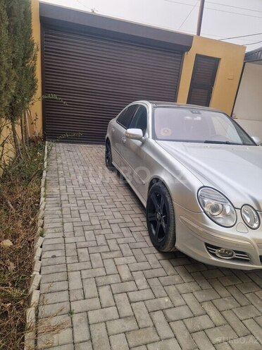 Mercedes E 270-3