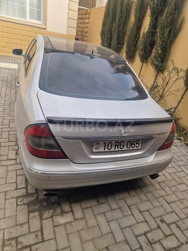 Mercedes E 270-4